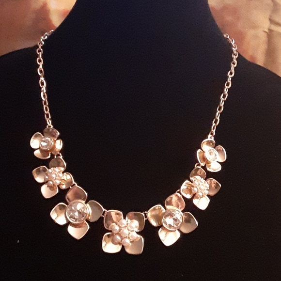 Ann Taylor Factory Jewelry - ANN TAYLOR FACTORY GOLD STATEMENT NECKLACE